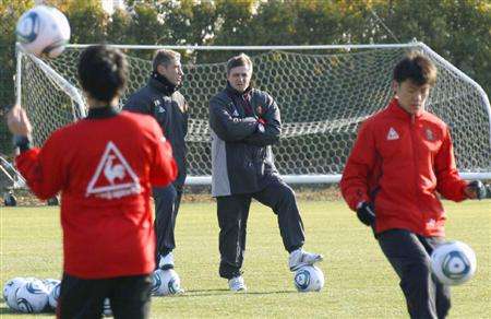 المدرب الصربي دراغان في تدريبات فريق ناغويا الإستعدادية للموسم الجديد