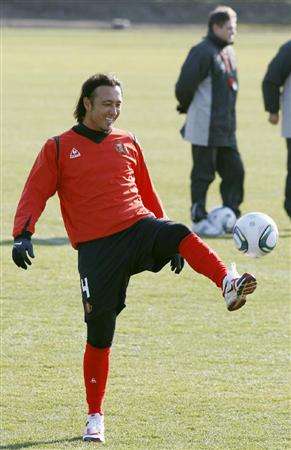 توليو تاناكا في أول ظهور له بعد شفائه من الإصابة