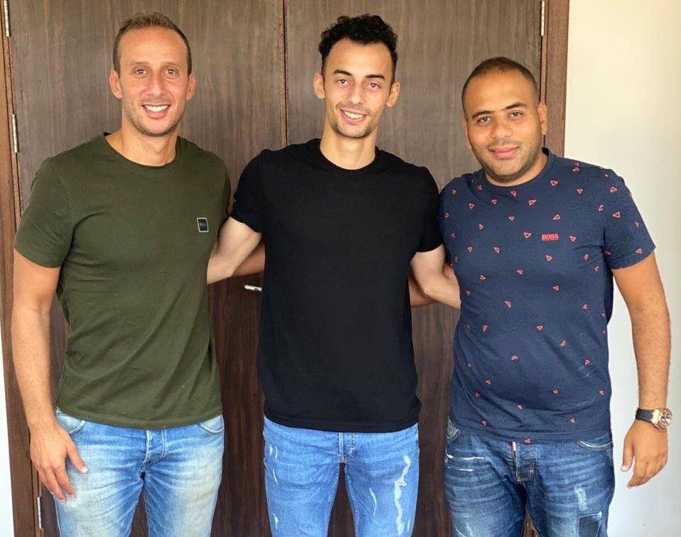 أحمد حمدي عبدالقادر مع وكيله وأمير توفيق مدير التعاقدات 