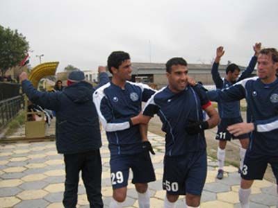 كابتن الطلبة ابو الهيل بعد تسجيله الهدف الرابع للطلبة