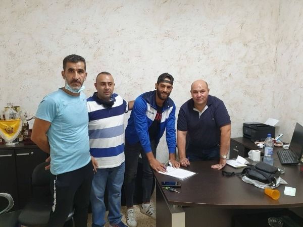 لحظة توقيع درويش