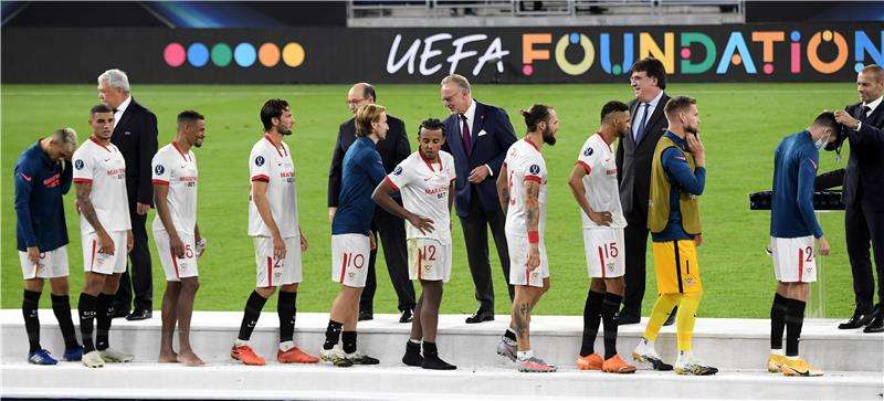 لاعبو إشبيلية