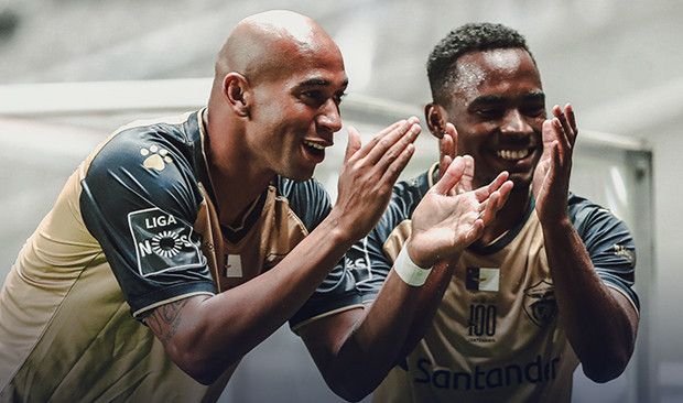 فرحة لاعبي سانتا كلارا