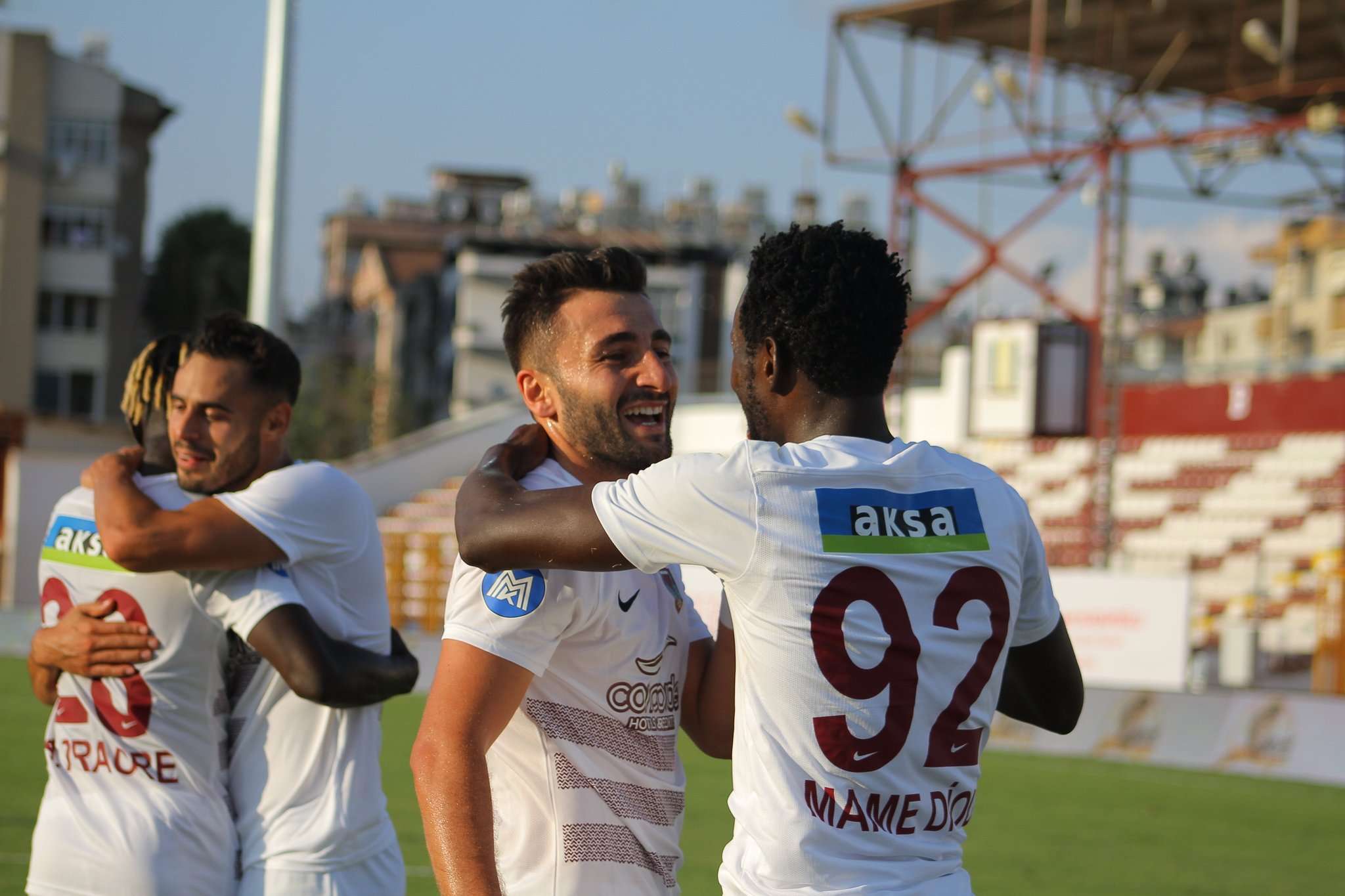 لاعبو هاتاي سبور