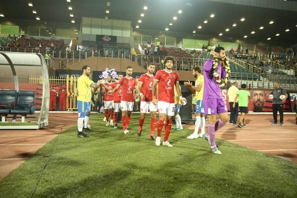 لاعبو الأهلي في الممر الشرفي