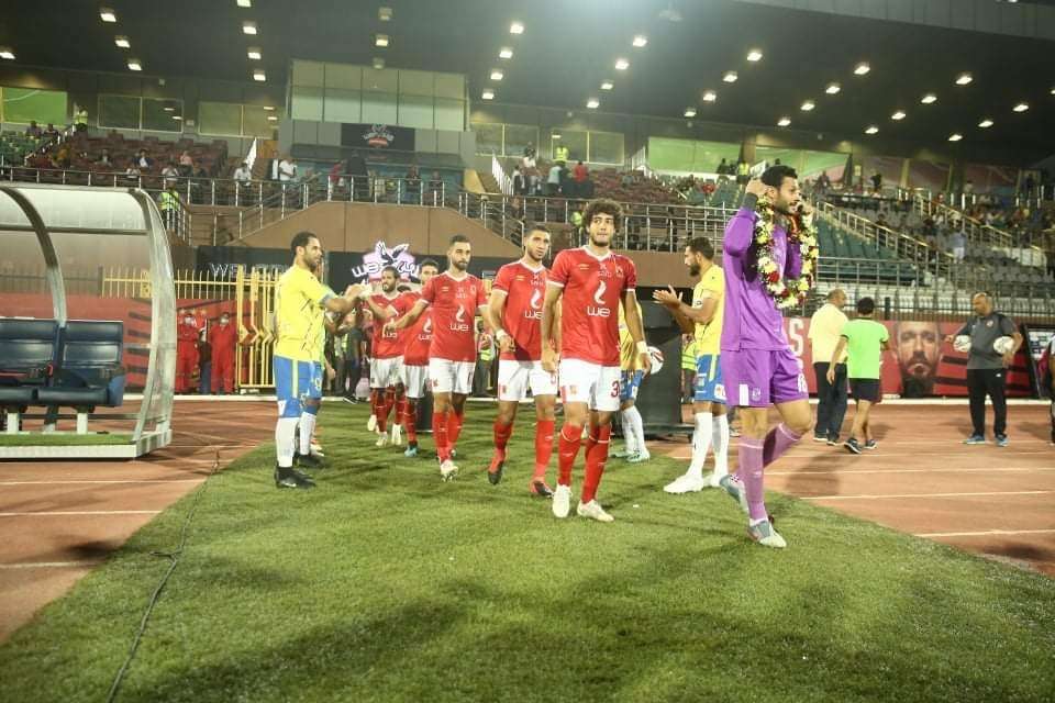 لاعبو الأهلي في الممر الشرفي