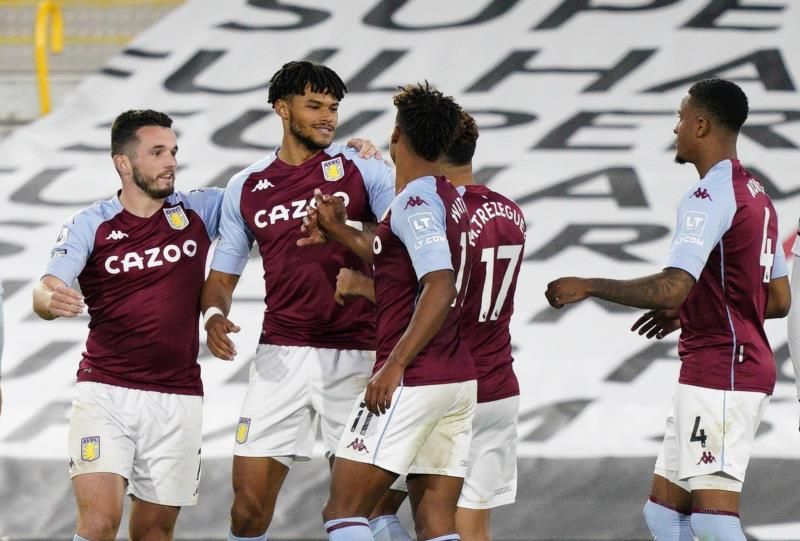 فرحة لاعبي أستون فيلا