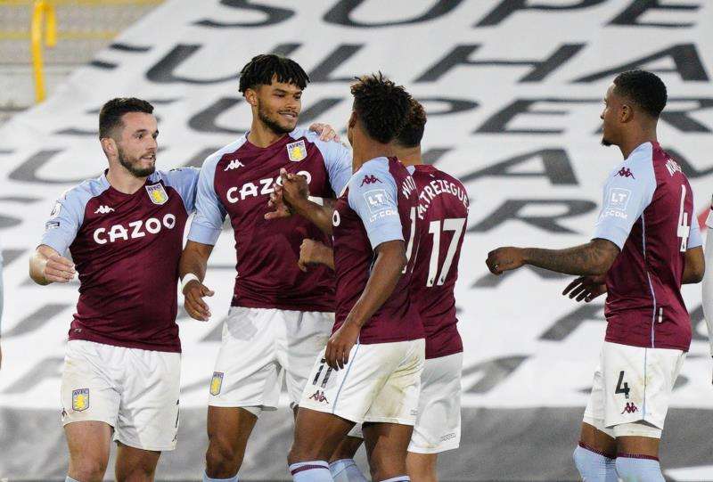 فرحة لاعبي أستون فيلا