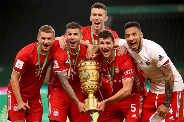 كويسانسي (على اليسار)