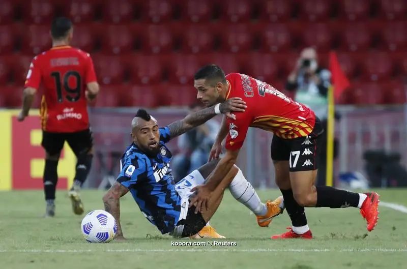 ?i=reuters%2f2020-09-30%2f2020-09-30t162945z_1098823487_up1eg9u19tlcd_rtrmadp_3_soccer-italy-ben-int-report_reuters