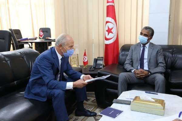 وزير الرياضة خلال اجتماعه برئيس النجم الساحلي