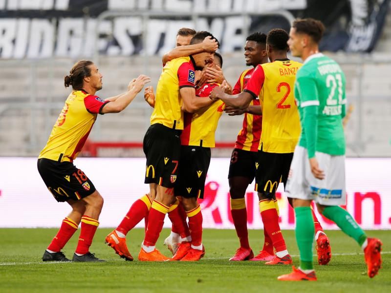 فرحة لاعبي لانس