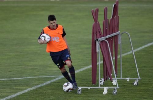 2010-10-06t181545z_01_jmg03_rtridsp_3_soccer-euro-spain_reuters