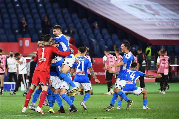 فرحة نابولي للفوز بالكأس على حساب يوفنتوس