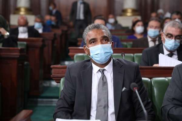 وزير الرياضة كمال دقيش خلال حضوره بالبرلمان التونسي