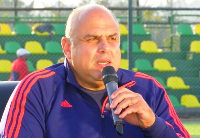 أيمن طاهر 