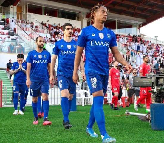 عبدالله الحافظ مع لاعبي الهلال