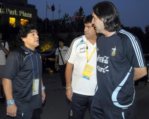 2010-11-03t014227z_01_bas106_rtridsp_3_soccer-latam-argentina-coach_reuters