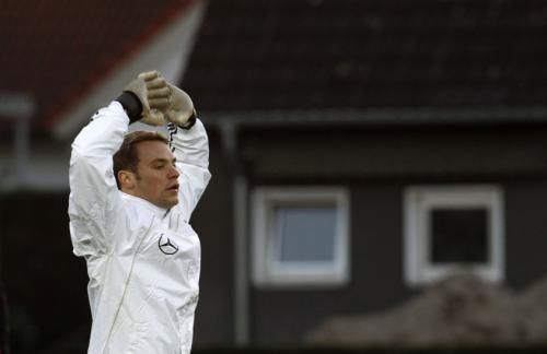 2011-02-082011-02-08t172257z_01_kam07_rtridsp_3_soccer-friendly_reuters