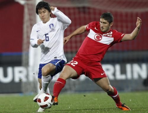 2011-02-092011-02-09t183852z_01_ims04_rtridsp_3_soccer-friendly_reuters