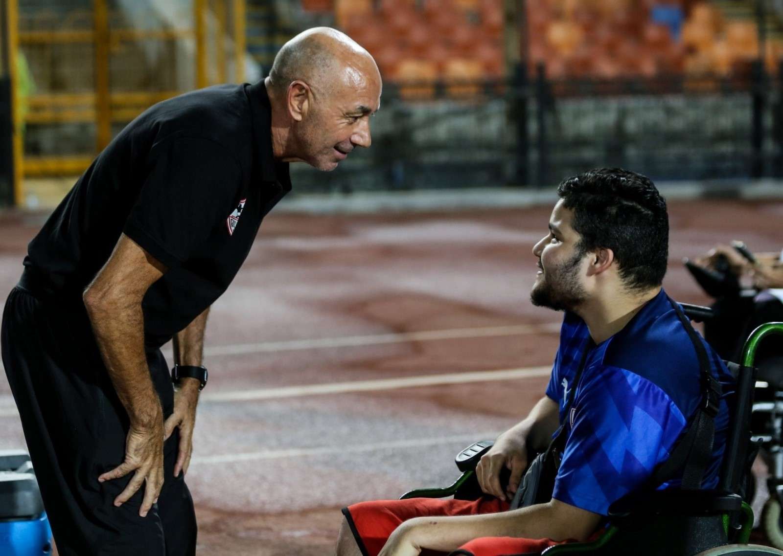 باتشيكو مع أحد مشجعي الزمالك