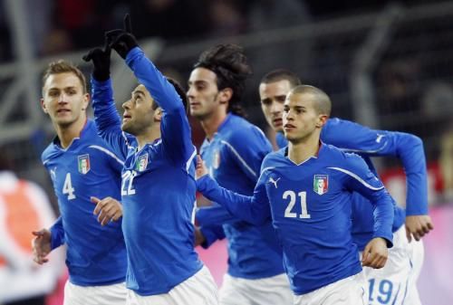 2011-02-092011-02-09t221954z_01_kai06_rtridsp_3_soccer-friendly_reuters