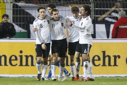 2011-02-092011-02-09t203924z_01_ad05_rtridsp_3_soccer-friendly_reuters