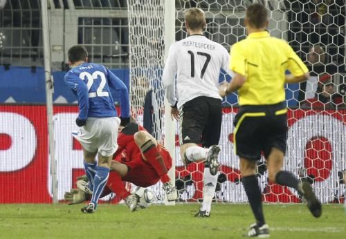 2011-02-092011-02-09t215828z_01_ad13_rtridsp_3_soccer-friendly_reuters