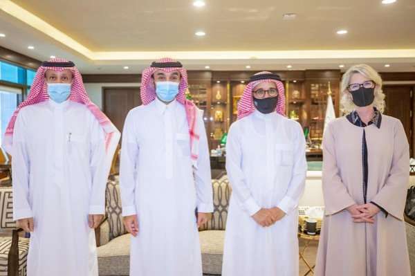 جانب من التوقيع
