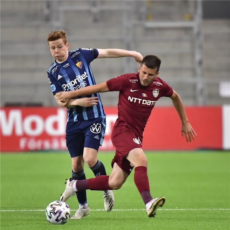 ميهاي بورديانو (يمين)