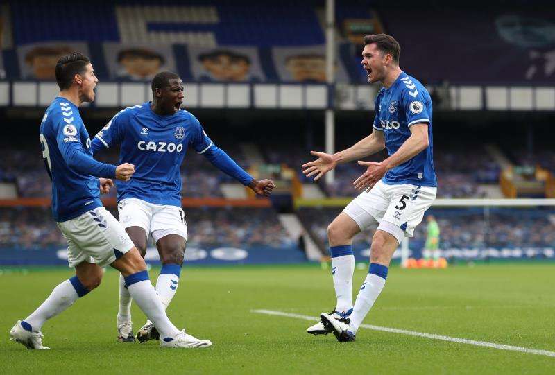 خاميس يحتفل مع كين