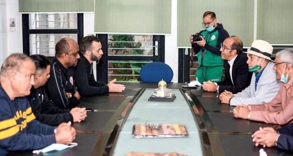 من الاجتماع