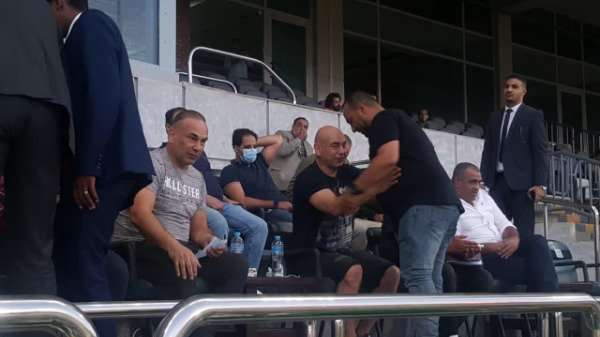 حسام حسن من المدرجات