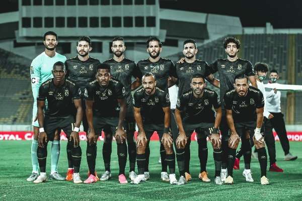 لاعبو الأهلي 