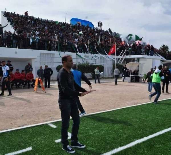  محمد المكشر حين كان مدربا لهلال الشابة