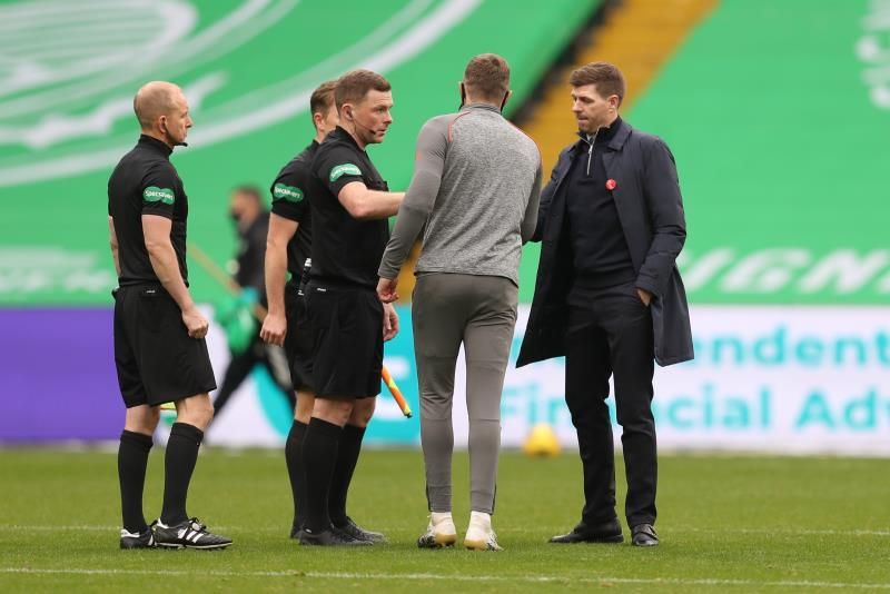 جيرارد (يمين)