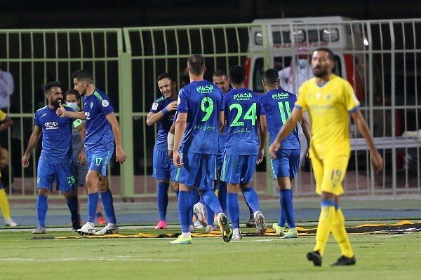 لاعبو الفتح 