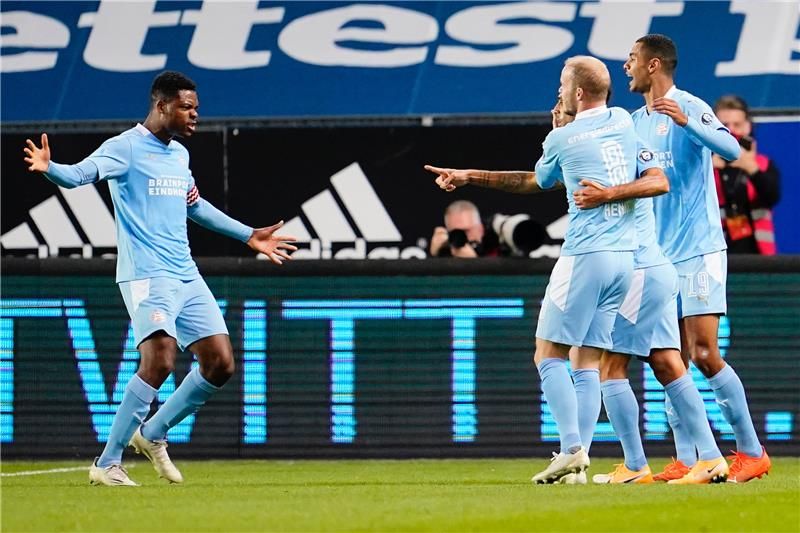 لاعبو آيندهوفن 