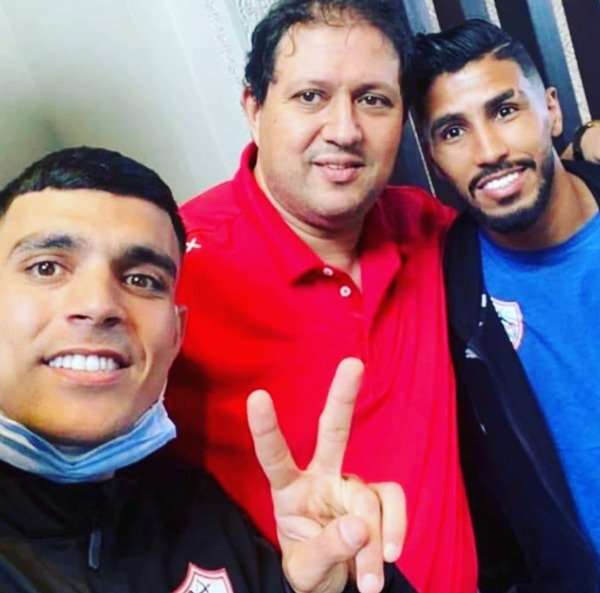 رئيس المحمدية مع لاعبي الزمالك