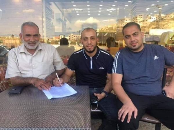 أحمد ابو ناهية (وسط)