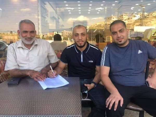 أحمد ابو ناهية (وسط)