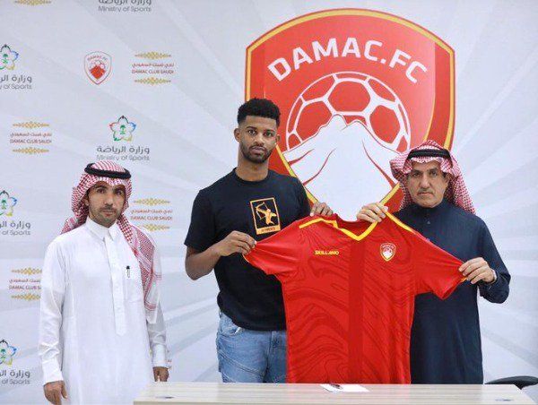 بعد توقيع العقود