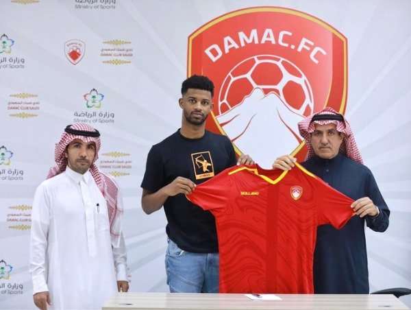 بعد توقيع العقود