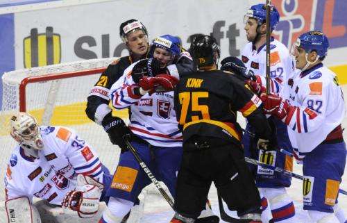2011-02-112011-02-11t185831z_01_sto14_rtridsp_3_icehockey_reuters