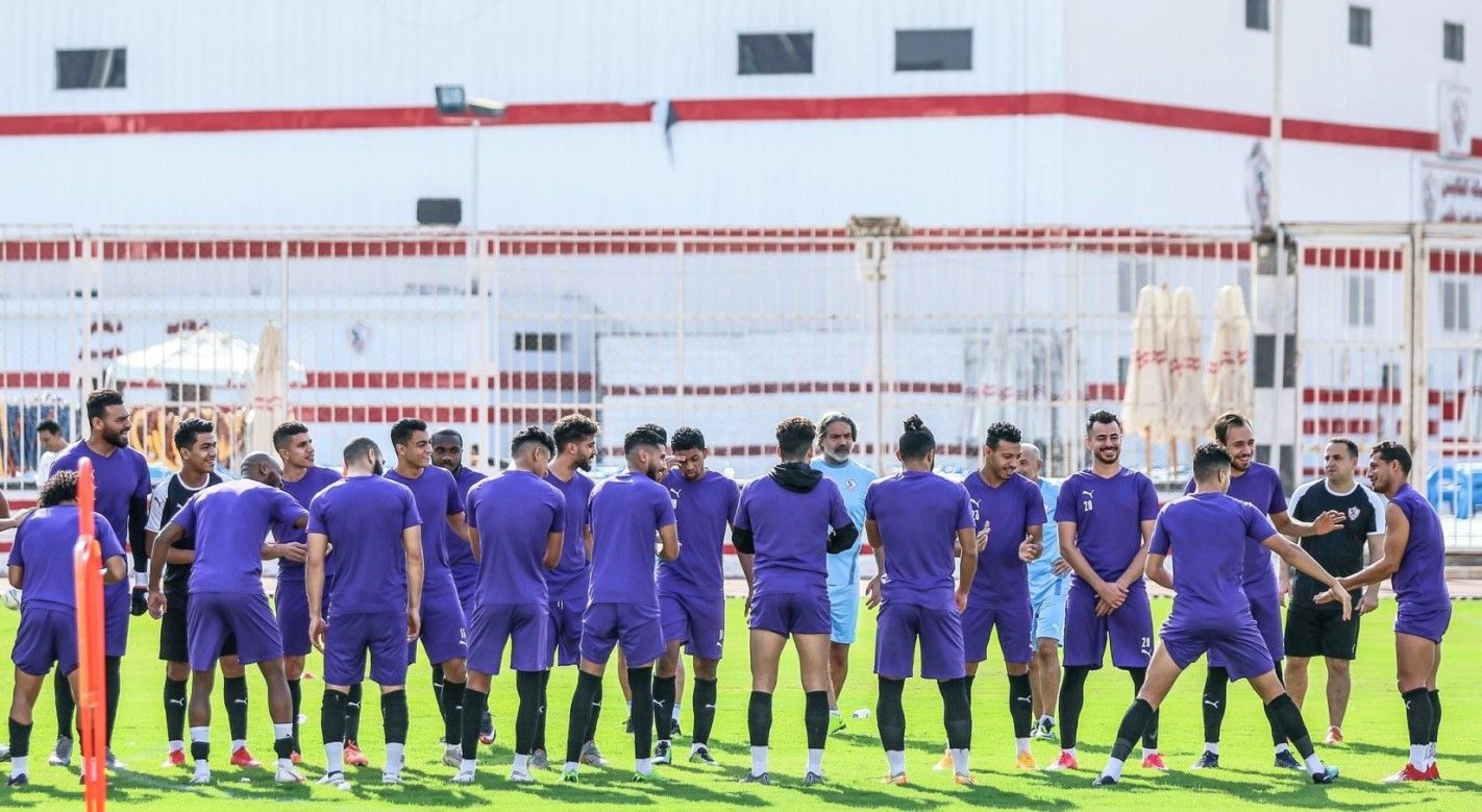 طارق حامد مع لاعبي الزمالك