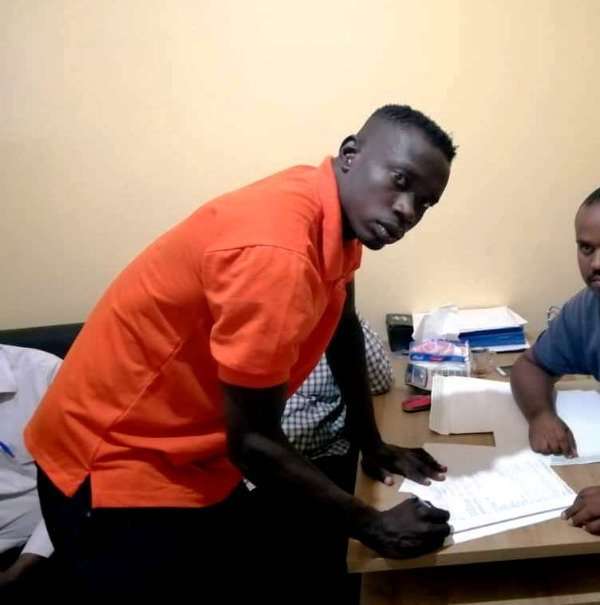 من توقيع العقود