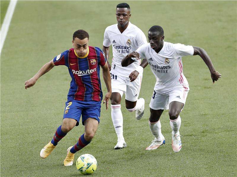 دست في الكلاسيكو