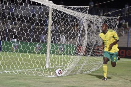 فرحة شابانج ليونارد لاعب جنوب أفريقيا بتسجيل هدف