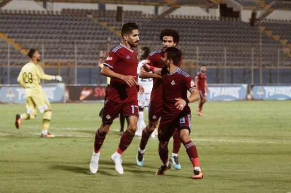 إسلام عيسى مع لاعبي بيراميدز
