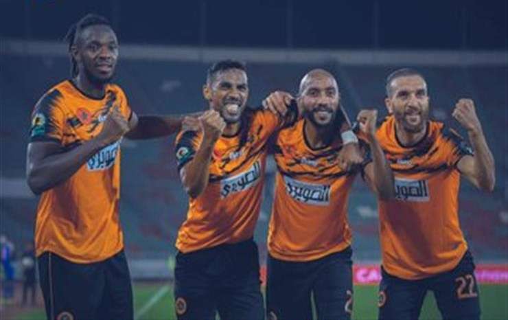 عمر النمساوي مع لاعبي نهضة بركان